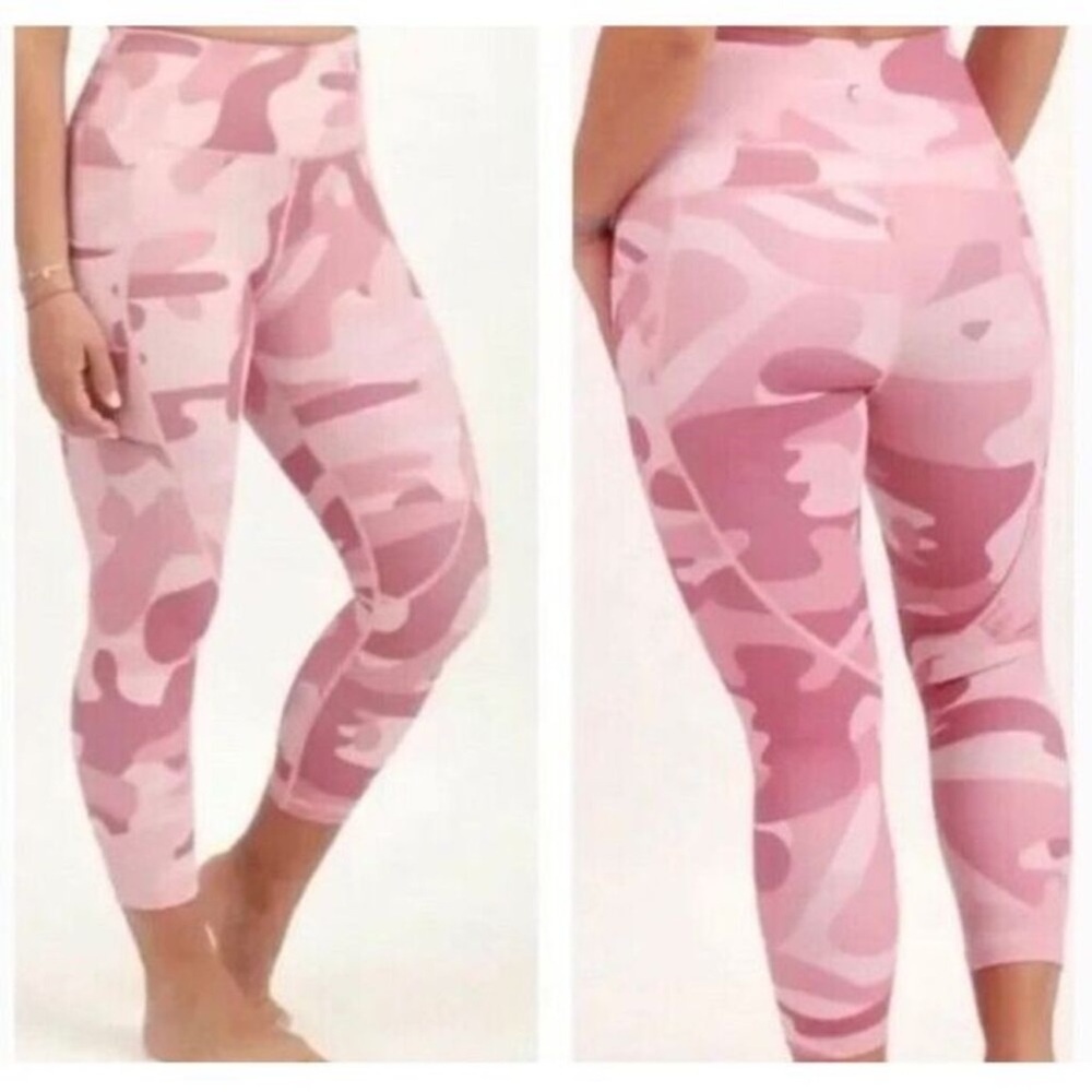 Pink Camouflage Leggings Zyia 6-8 light and tight capri gym workout pants